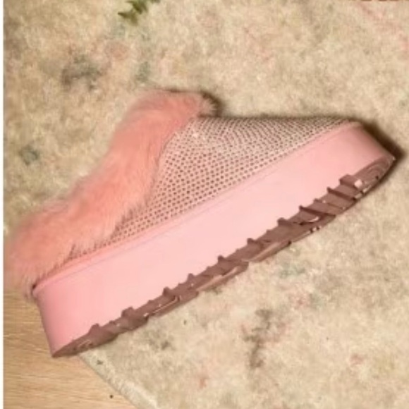 Wild Diva Lounge Pink Fur Lined Rhinestone Women's Slippers Shoes New in Box - Picture 5 of 6